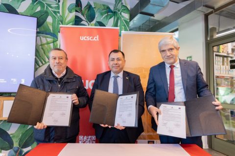 UdeC y UCSC transfieren manual de competencias básicas en telemedicina a la Seremi de Salud del Biobío